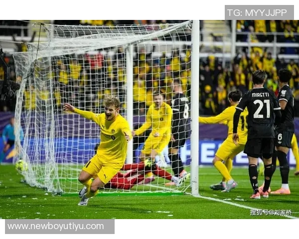 戴维近距离射门遭封堵麦肯尼头球抢点再遭扑救无缘进球 戴维近距离射门遭封堵麦肯尼头球抢点再遭扑救无缘进球