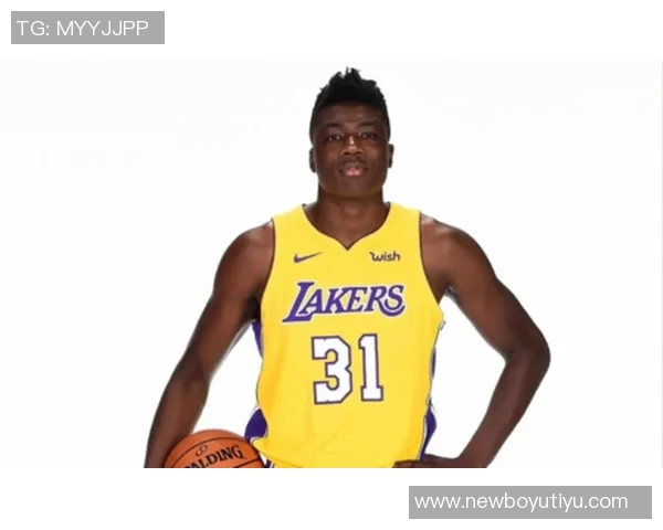 托马斯布莱恩特绝杀被帽怒推摄像头引发热议