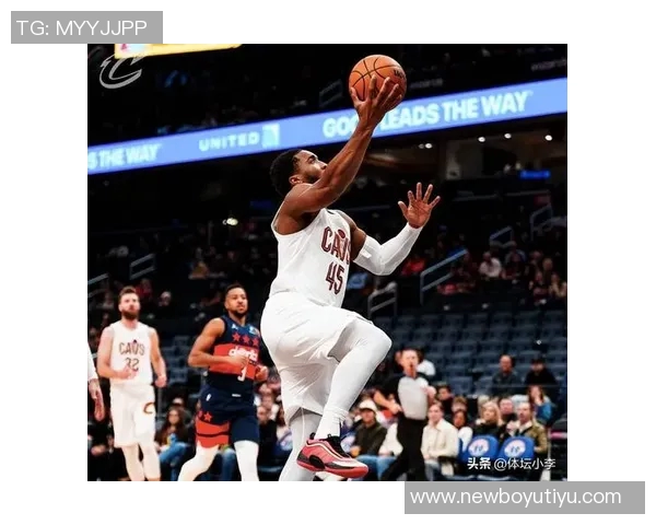 米切尔短暂出场表现平平18分钟内仅得7分助攻两次